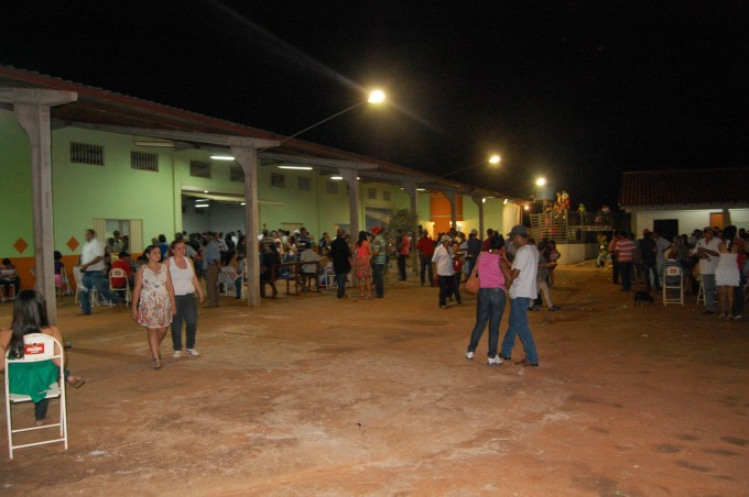 Companhia "Estrela do Oriente" realiza folia de Reis em Montese