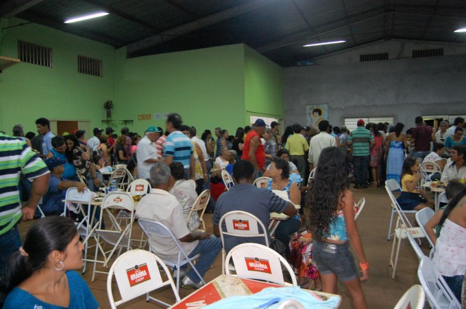 Companhia "Estrela do Oriente" realiza folia de Reis em Montese
