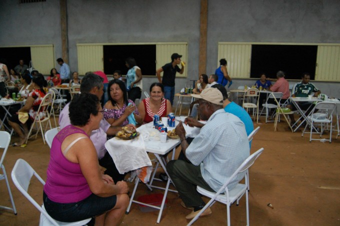 Companhia "Estrela do Oriente" realiza folia de Reis em Montese