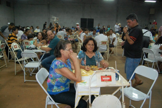 Companhia "Estrela do Oriente" realiza folia de Reis em Montese