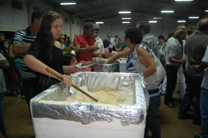 Companhia "Estrela do Oriente" realiza folia de Reis em Montese
