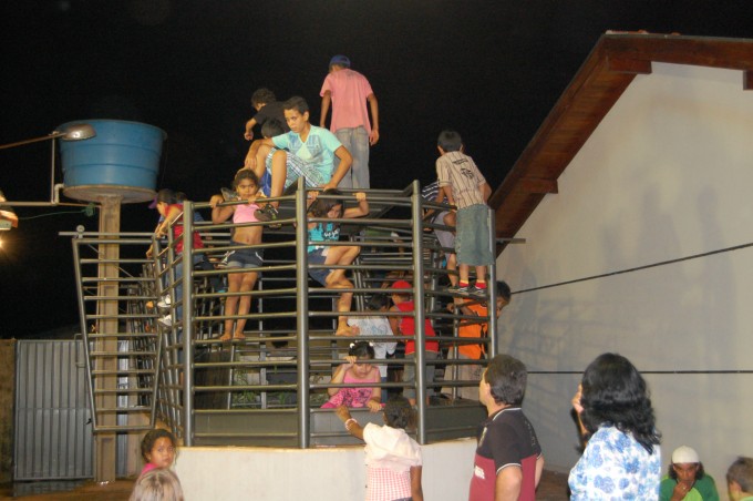 Companhia "Estrela do Oriente" realiza folia de Reis em Montese