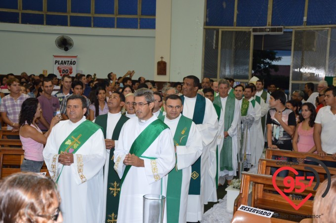 Padre Paulino toma posse como pároco em Vicentina
