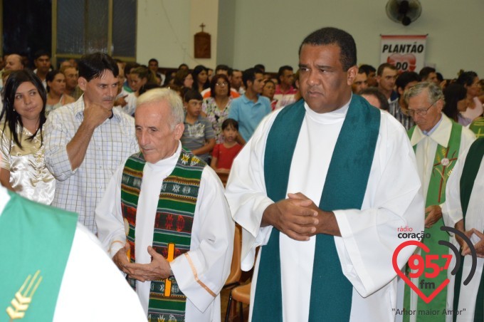 Padre Paulino toma posse como pároco em Vicentina