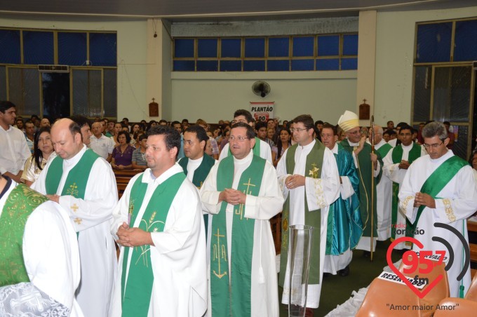 Padre Paulino toma posse como pároco em Vicentina