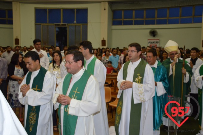 Padre Paulino toma posse como pároco em Vicentina