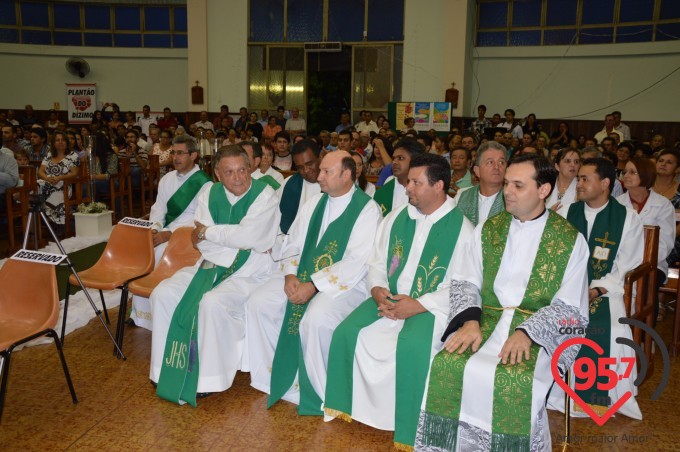 Padre Paulino toma posse como pároco em Vicentina