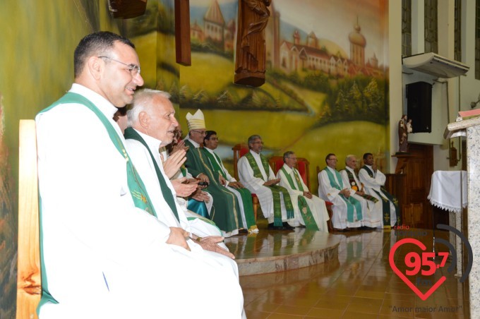 Padre Paulino toma posse como pároco em Vicentina