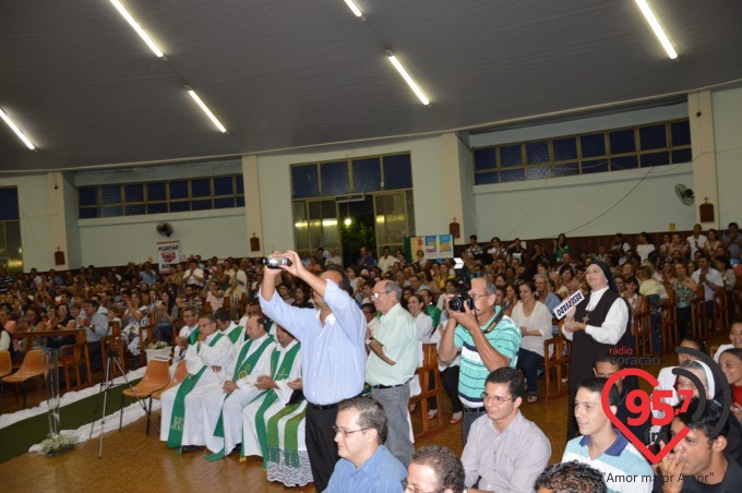 Padre Paulino toma posse como pároco em Vicentina