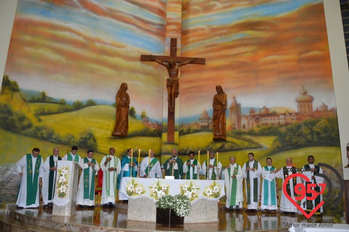 Padre Paulino toma posse como pároco em Vicentina