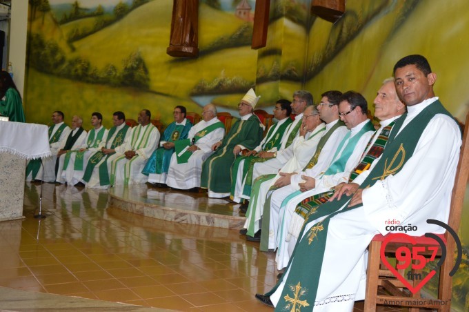 Padre Paulino toma posse como pároco em Vicentina