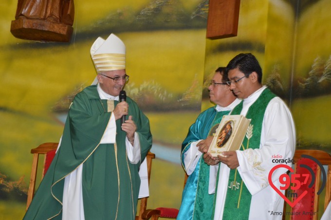 Padre Paulino toma posse como pároco em Vicentina