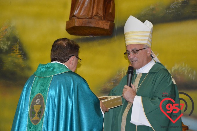 Padre Paulino toma posse como pároco em Vicentina
