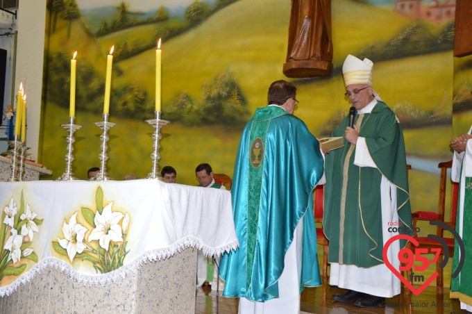 Padre Paulino toma posse como pároco em Vicentina