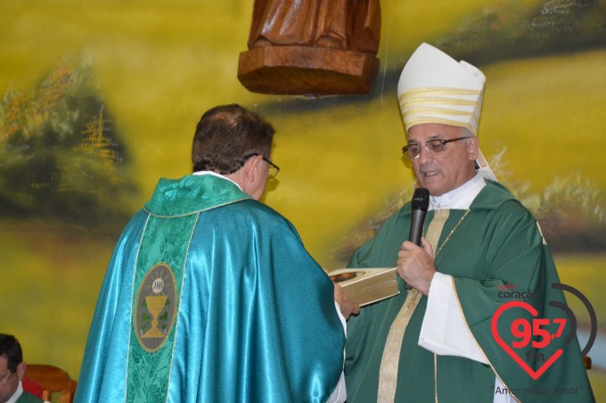 Padre Paulino toma posse como pároco em Vicentina