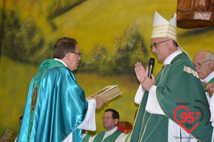Padre Paulino toma posse como pároco em Vicentina