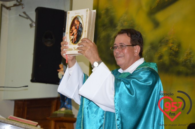 Padre Paulino toma posse como pároco em Vicentina