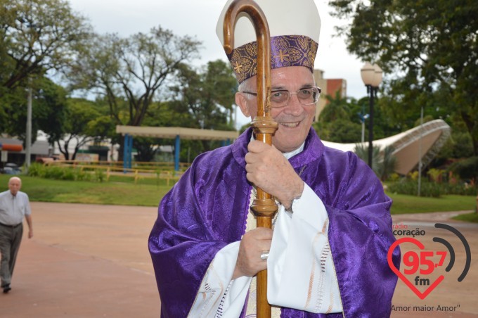 Dom Redovino celebra quarta-feira de cinzas na catedral