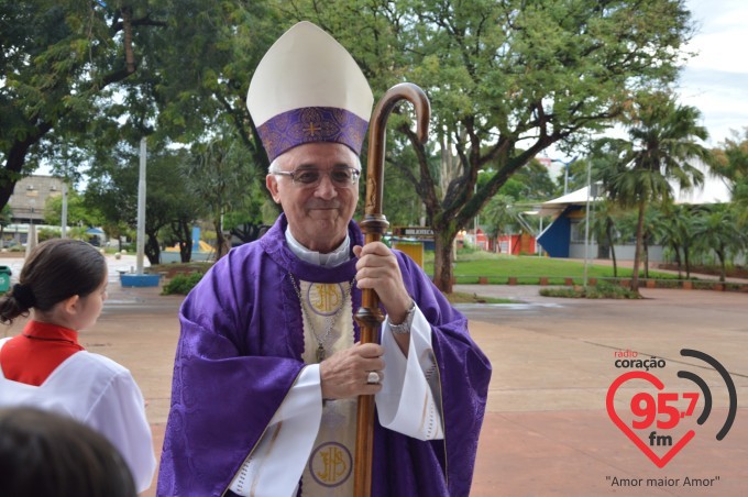 Dom Redovino celebra quarta-feira de cinzas na catedral