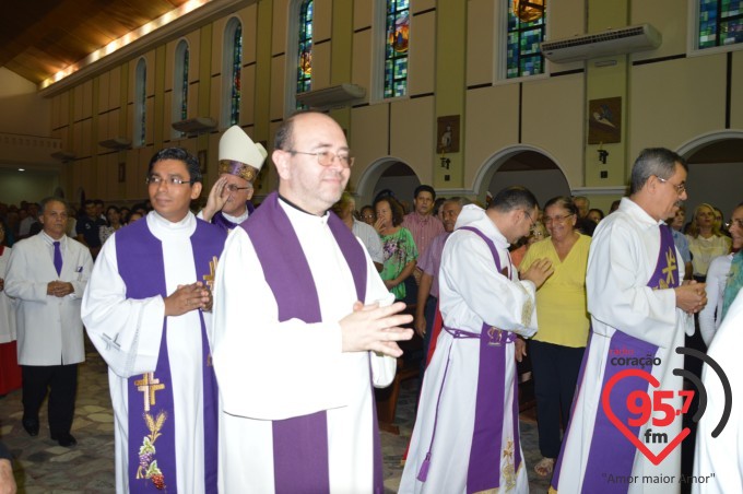 Dom Redovino celebra quarta-feira de cinzas na catedral