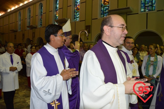 Dom Redovino celebra quarta-feira de cinzas na catedral
