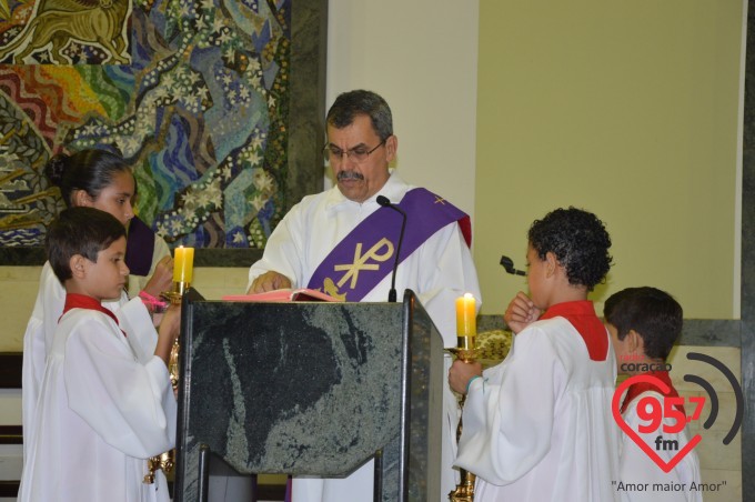 Dom Redovino celebra quarta-feira de cinzas na catedral