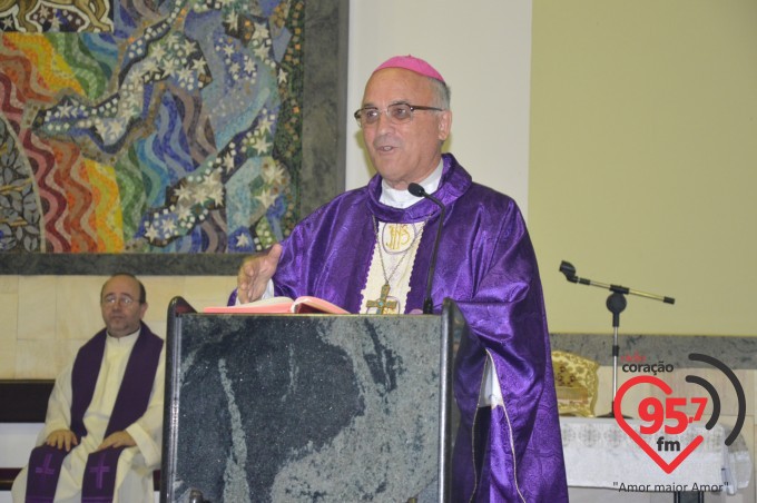 Dom Redovino celebra quarta-feira de cinzas na catedral