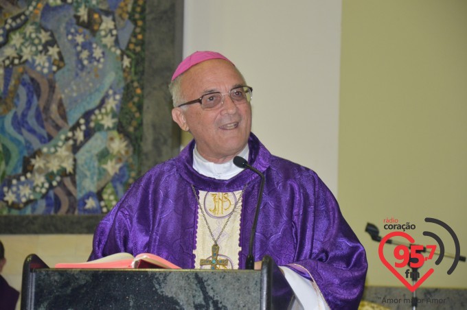 Dom Redovino celebra quarta-feira de cinzas na catedral