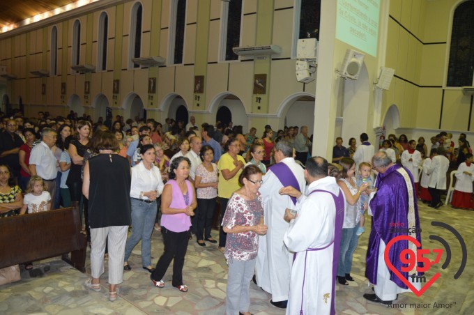 Dom Redovino celebra quarta-feira de cinzas na catedral