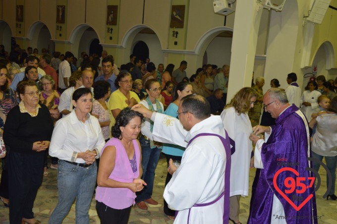 Dom Redovino celebra quarta-feira de cinzas na catedral