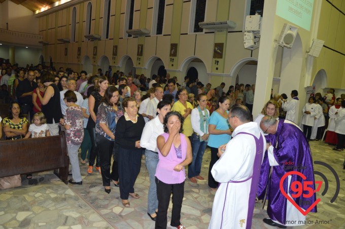 Dom Redovino celebra quarta-feira de cinzas na catedral