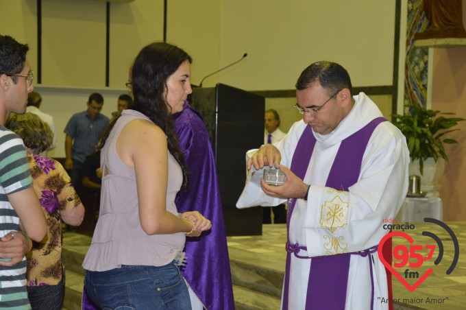 Dom Redovino celebra quarta-feira de cinzas na catedral
