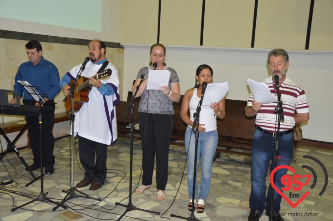 Dom Redovino celebra quarta-feira de cinzas na catedral