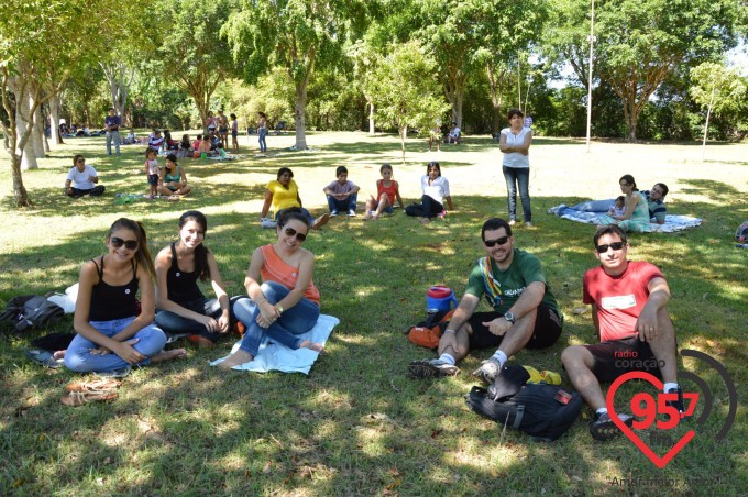 Na presença de muitos jovens, dom Redovino abre campanha da fraternidade no santuário