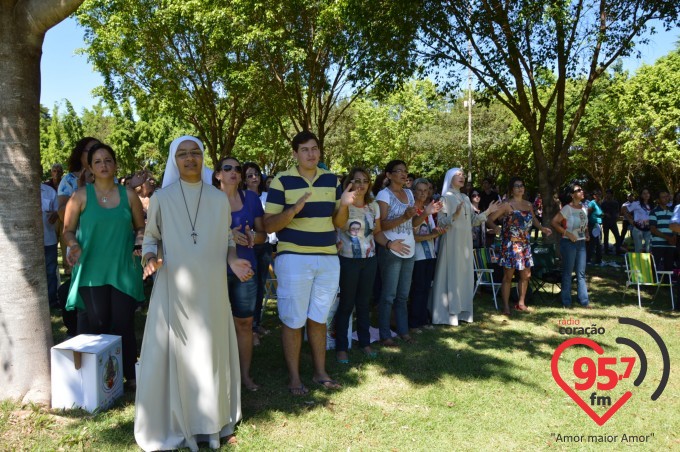 Na presença de muitos jovens, dom Redovino abre campanha da fraternidade no santuário