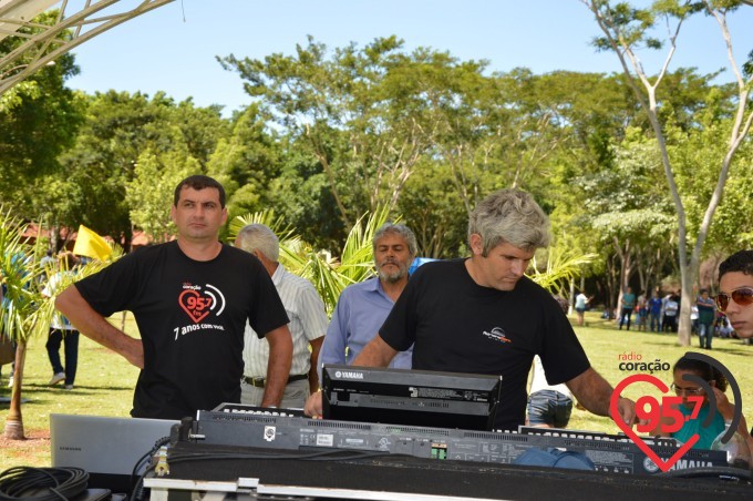 Na presença de muitos jovens, dom Redovino abre campanha da fraternidade no santuário