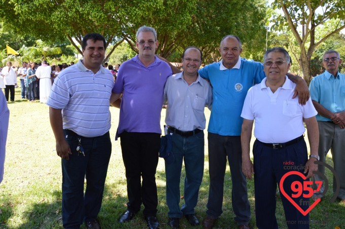Na presença de muitos jovens, dom Redovino abre campanha da fraternidade no santuário