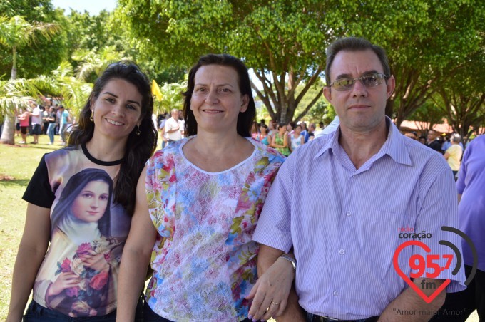 Na presença de muitos jovens, dom Redovino abre campanha da fraternidade no santuário