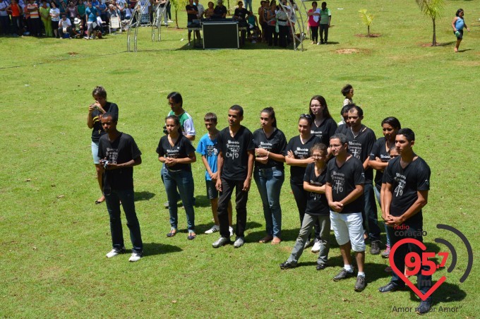 Na presença de muitos jovens, dom Redovino abre campanha da fraternidade no santuário