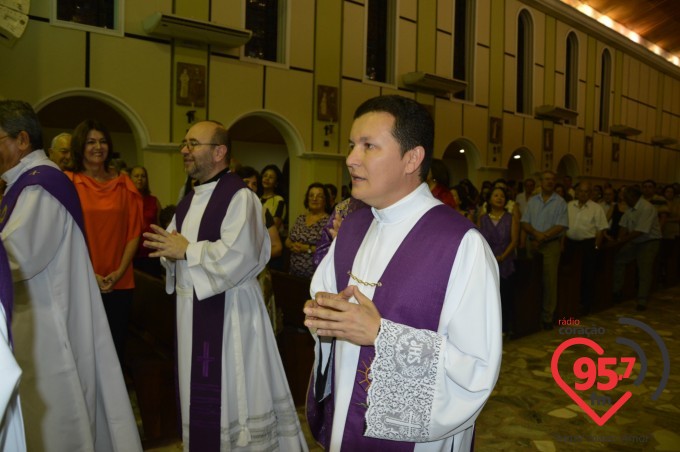 Pe. Crispim e Pe. Leão Comemoram aniversário juntos em missa na catedral