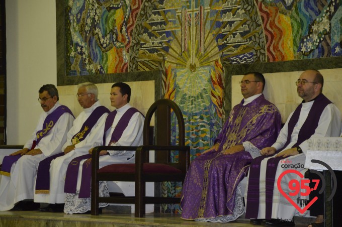 Pe. Crispim e Pe. Leão Comemoram aniversário juntos em missa na catedral