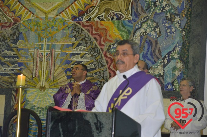 Pe. Crispim e Pe. Leão Comemoram aniversário juntos em missa na catedral