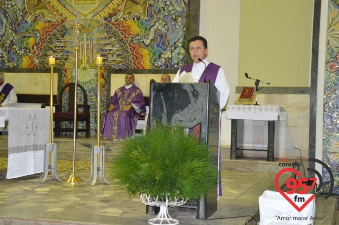 Pe. Crispim e Pe. Leão Comemoram aniversário juntos em missa na catedral