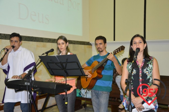 Pe. Crispim e Pe. Leão Comemoram aniversário juntos em missa na catedral