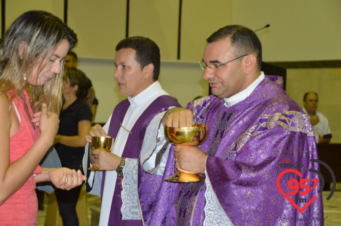 Pe. Crispim e Pe. Leão Comemoram aniversário juntos em missa na catedral