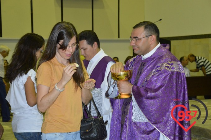 Pe. Crispim e Pe. Leão Comemoram aniversário juntos em missa na catedral