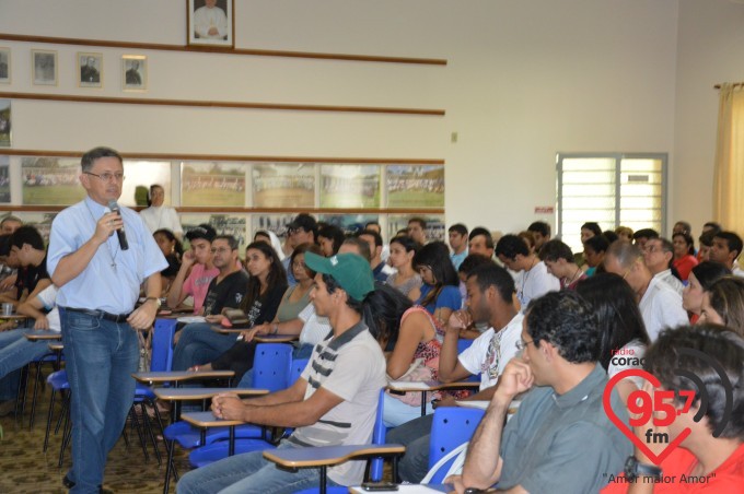 IPAD recebe jovens de toda diocese com palestras de Dom Eduardo
