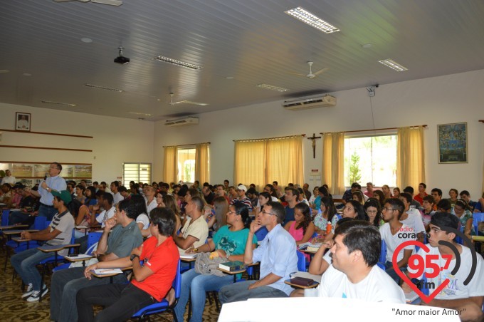 IPAD recebe jovens de toda diocese com palestras de Dom Eduardo