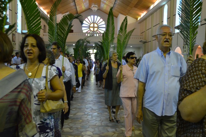 Dom Redovino celebra Missa de ramos na Catedral