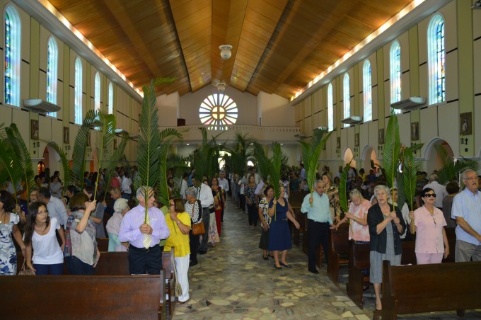 Dom Redovino celebra Missa de ramos na Catedral